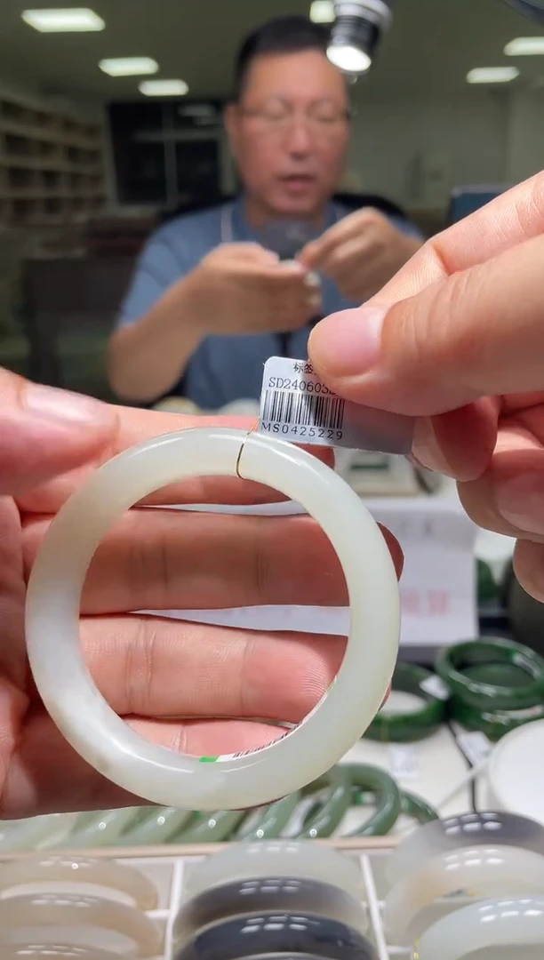 未镶嵌手镯和田玉52圈口 5229