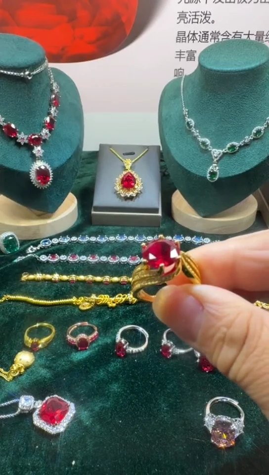 18K金镶嵌戒指红宝石0