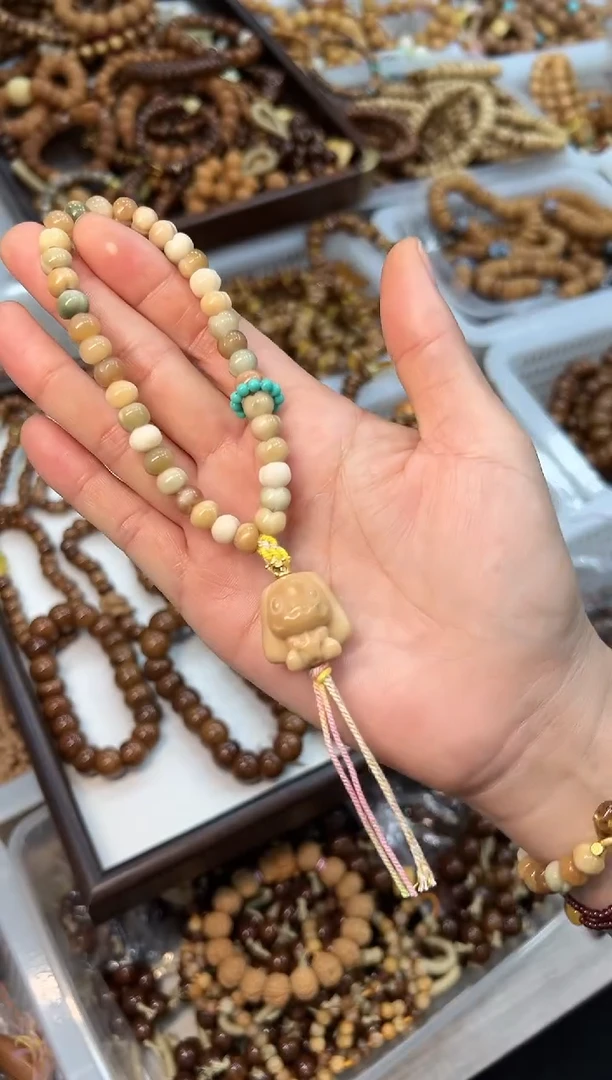 手串龙脊菩提卡8mm左右 龙脊屁桃设计款 手持