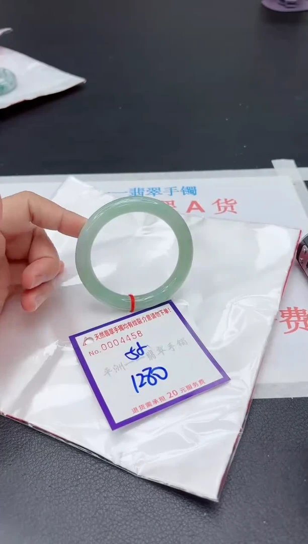 翡翠手镯未镶嵌1