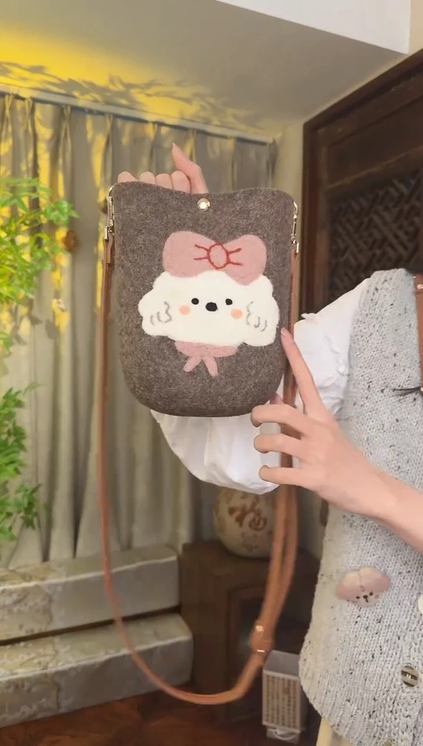 羊毛非遗纯手工包  手机包小狗