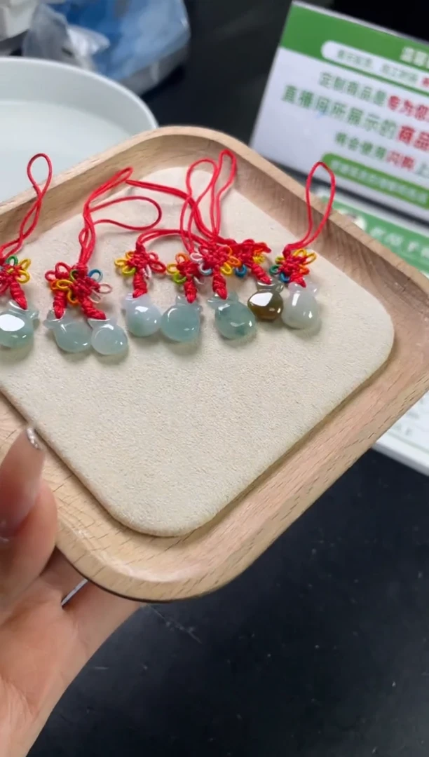 【闪购商品】翡翠吊坠(不含链)未镶嵌W302-001多样性发一