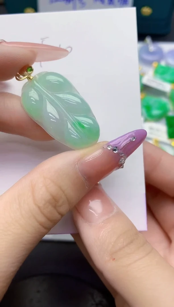 翡翠未镶嵌颈饰天然缅甸a货翡翠