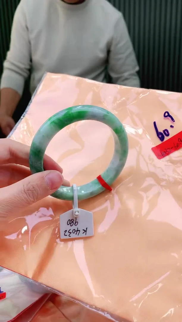 未镶嵌手镯翡翠60+