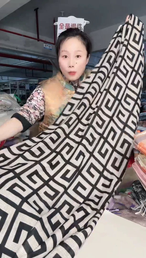 棉麻101秋冬保暖新款方巾时尚百搭围巾丝巾高级大气洋气围脖披肩
