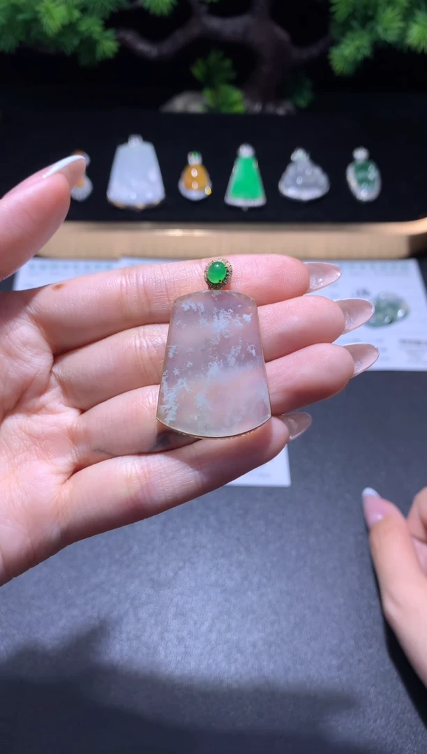 18K金镶嵌挂件翡翠48小时鉴赏期 退货不扣服务费