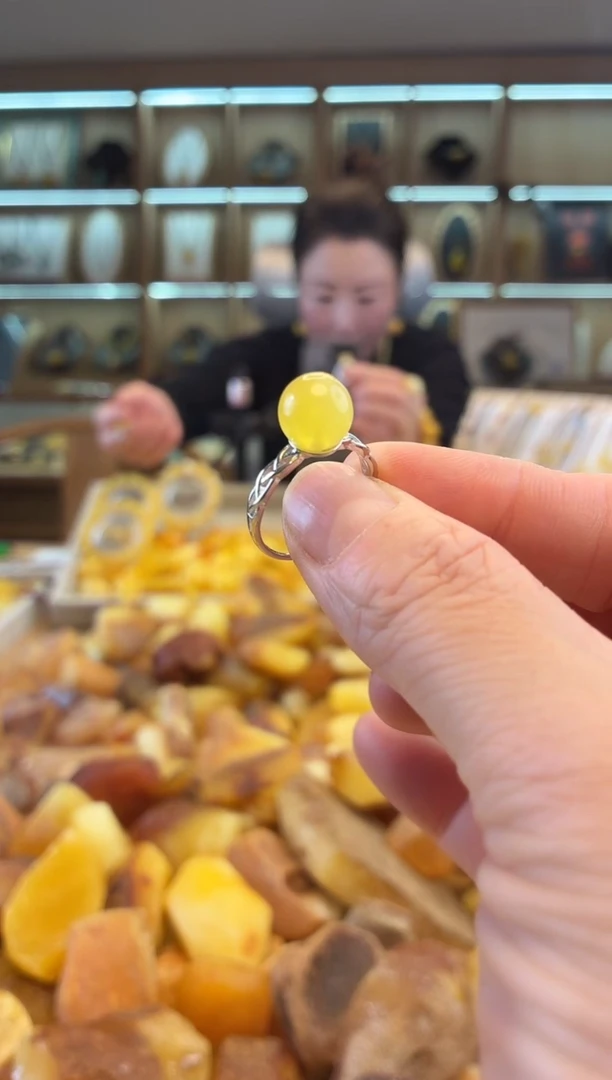 银S925镶嵌蜜蜡戒指天然原矿蜜蜡圆珠戒指