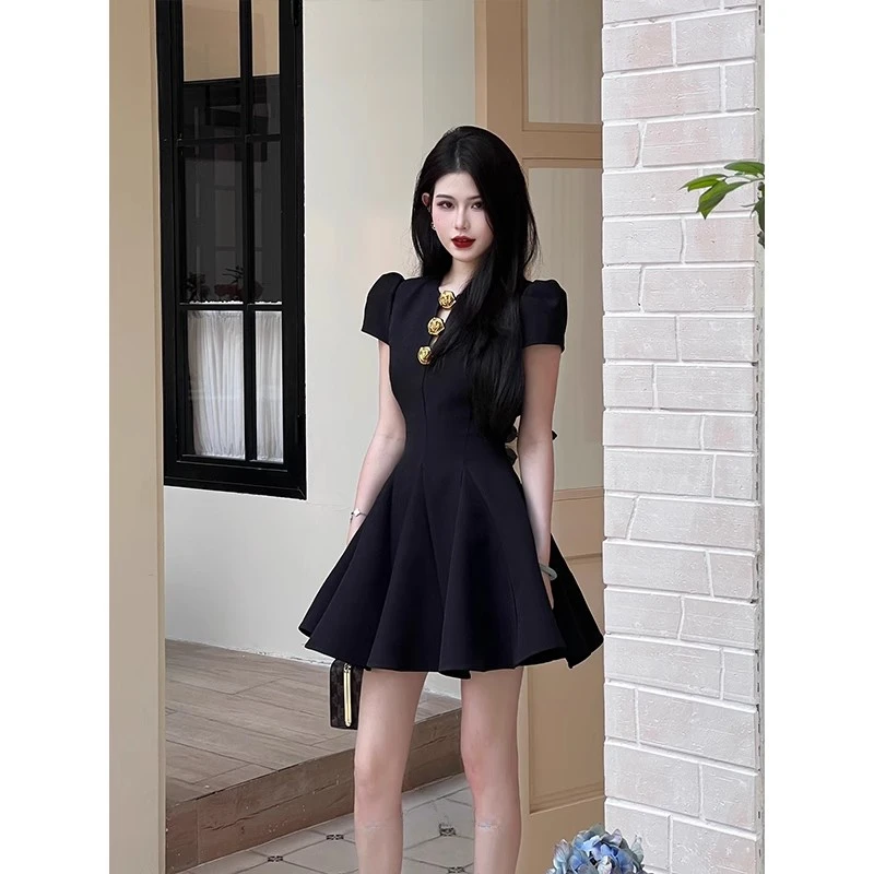 黑色法式高级感气质时尚连衣裙夏小众设计收腰短裙子女D1939