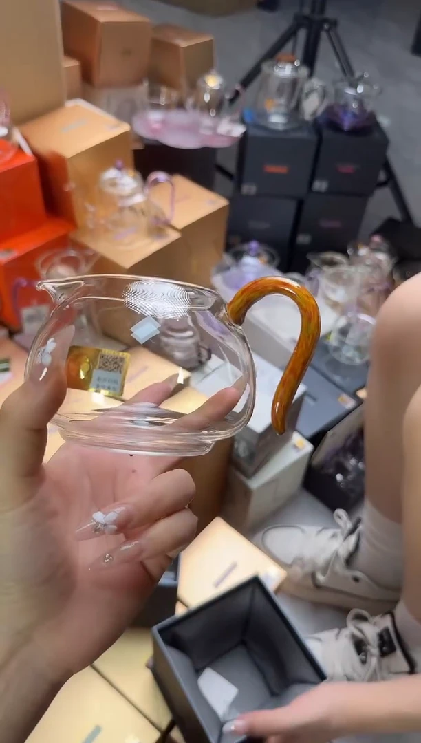 @@禾器凤仪淡然红彩