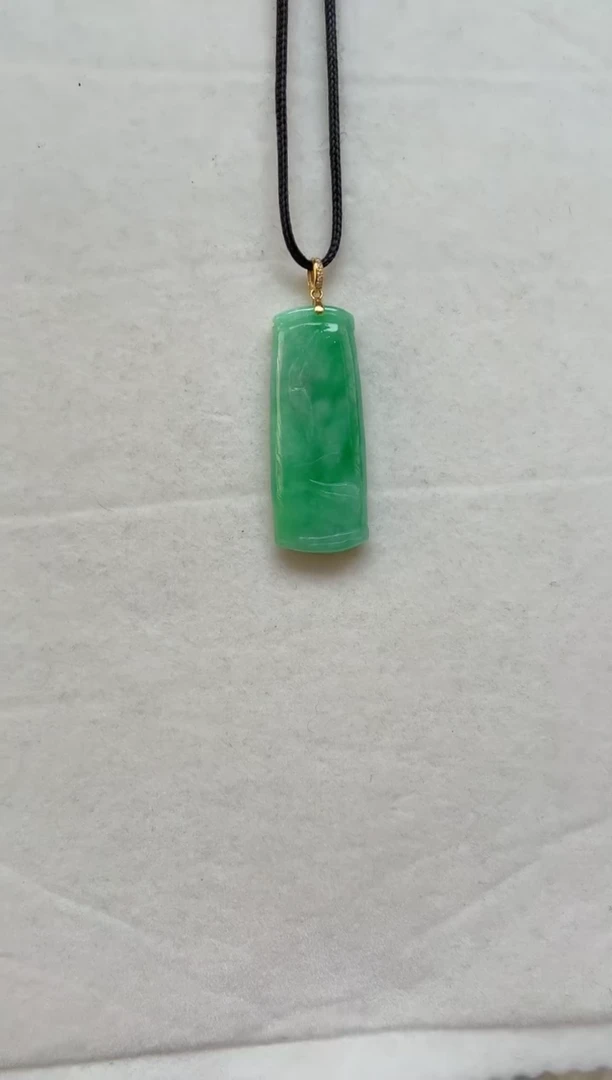 颈饰18K金镶嵌翡翠挂件