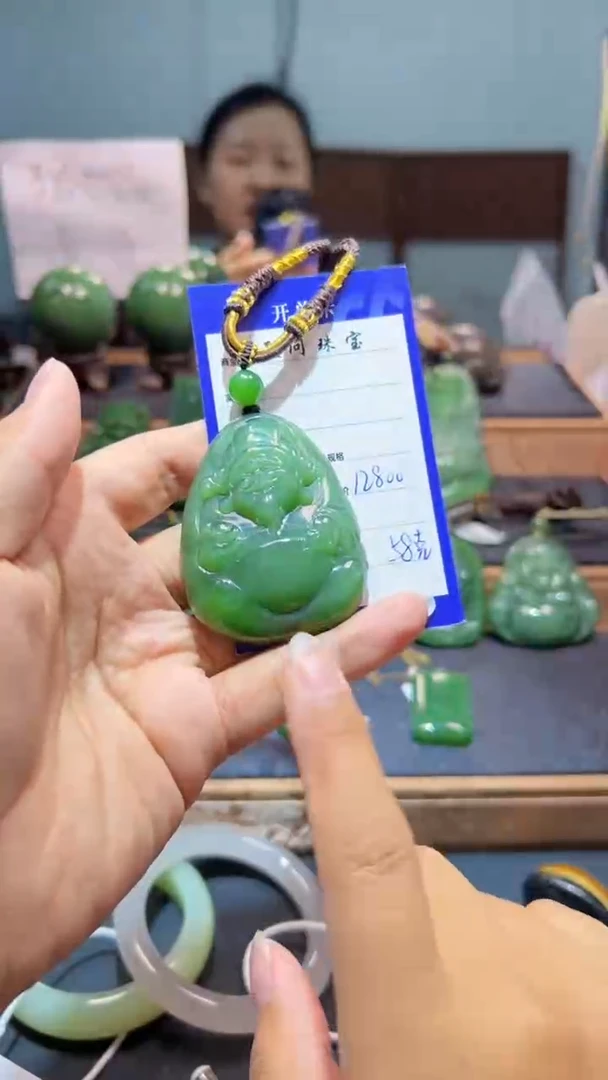 颈饰未镶嵌和田玉（碧玉）1