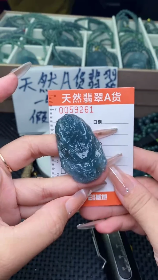 翡翠未镶嵌颈饰