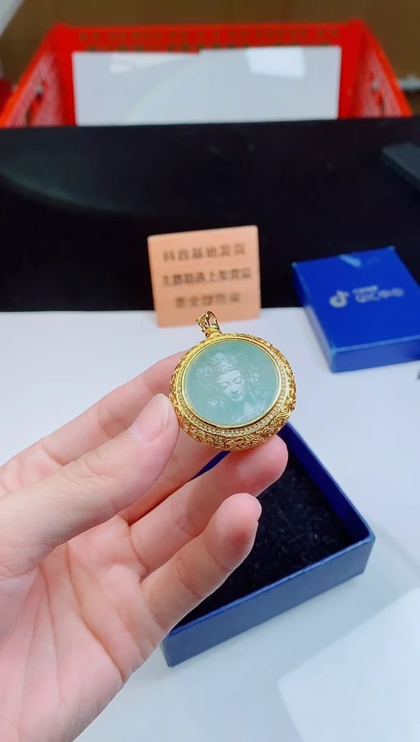 颈饰未镶嵌翡翠   ·