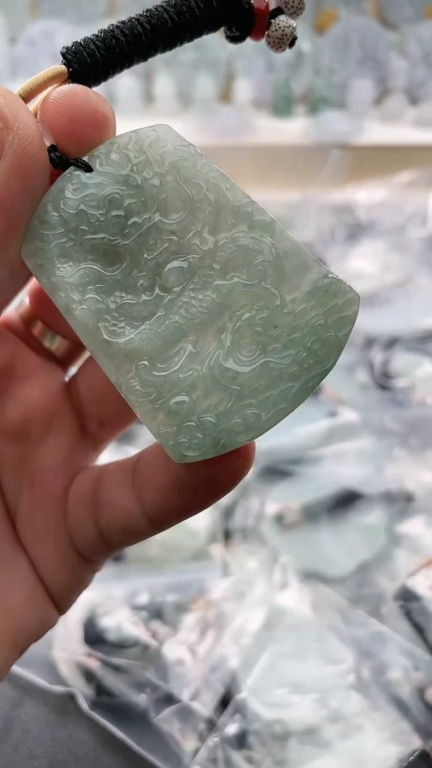 翡翠未镶嵌颈饰..../7/4/ 42