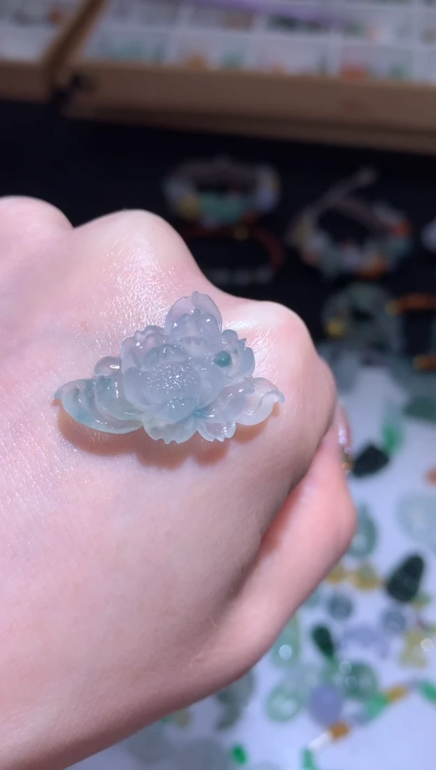 未镶嵌定制翡翠莲花