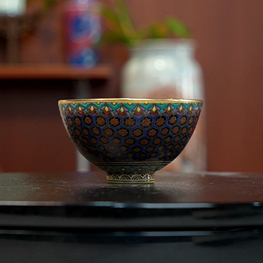 1.2/N100300/01148/黑地内绘红釉粉彩花卉描金鸡心杯/75cc