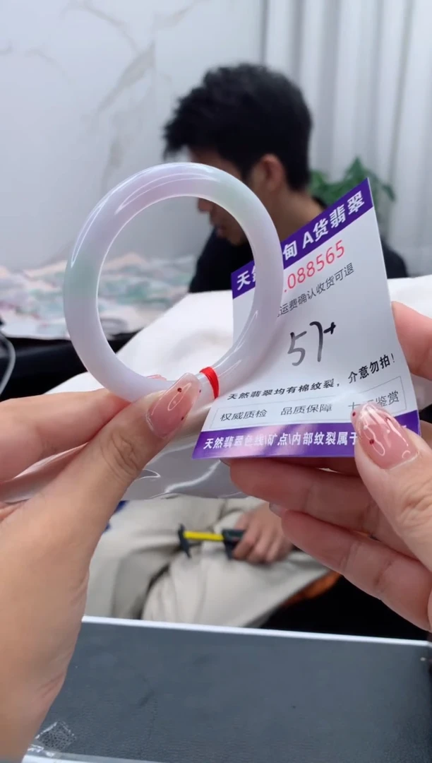 未镶嵌手镯翡翠有纹，完美者勿拍