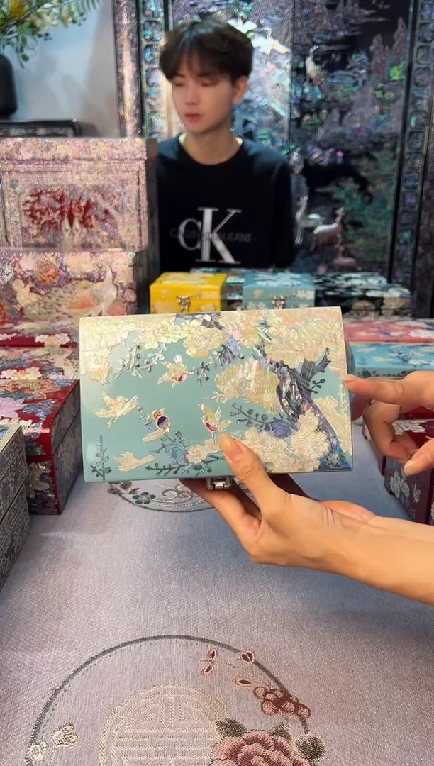 鱼锁满贝底·弘贝雅螺钿漆器文化馆