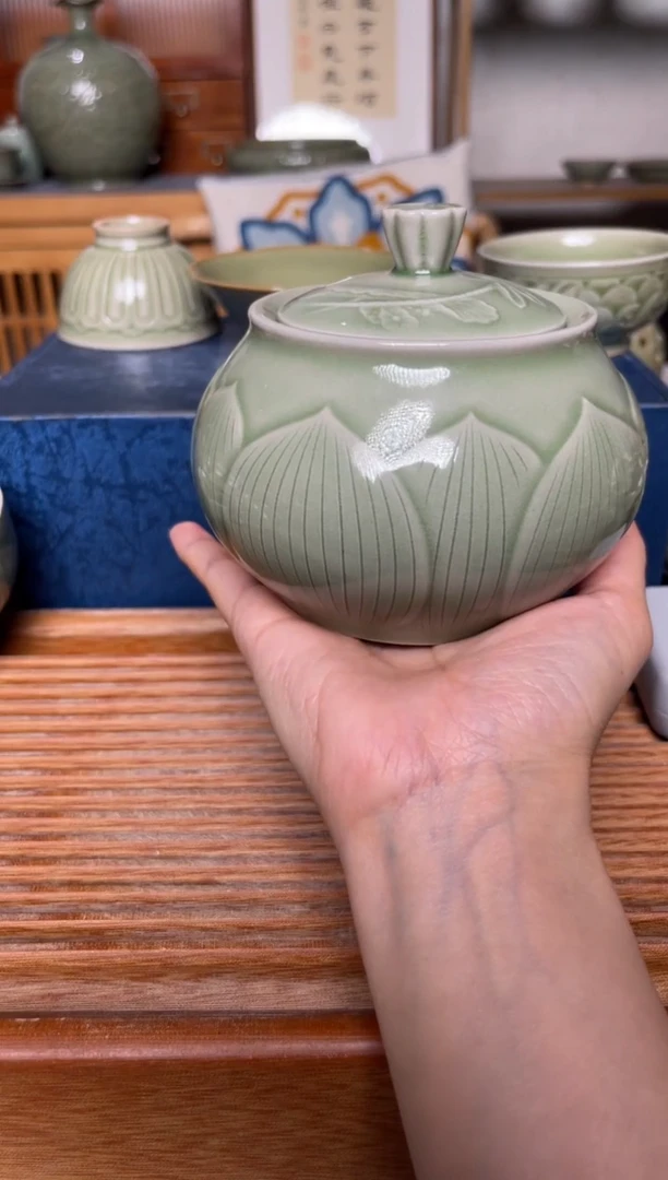 其他莲纹玄字茶叶罐
