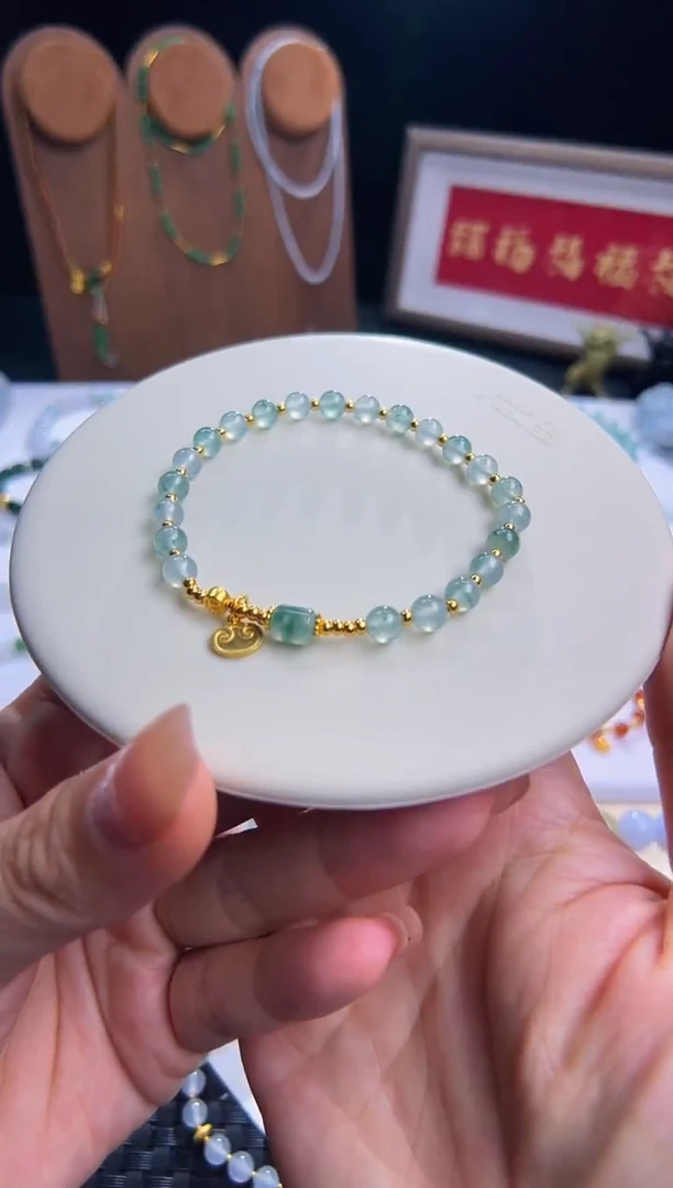 足金镶嵌手串翡翠高冰飘花特色料！卡5.5高冰圆珠小灯泡！大漏