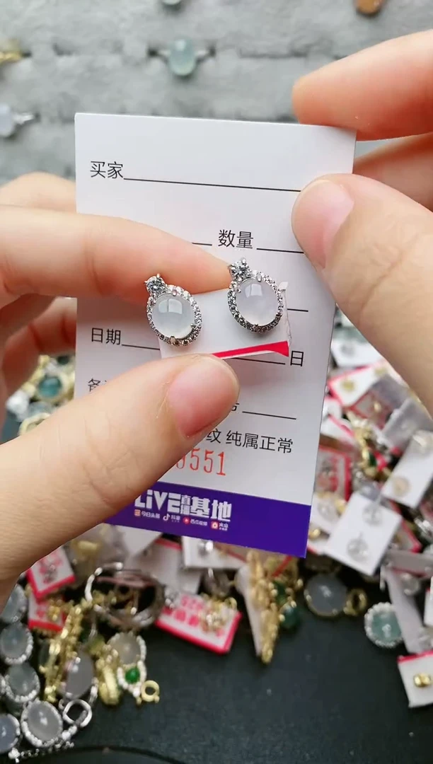 翡翠银S925镶嵌耳饰......
