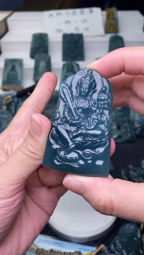 颈饰未镶嵌翡翠