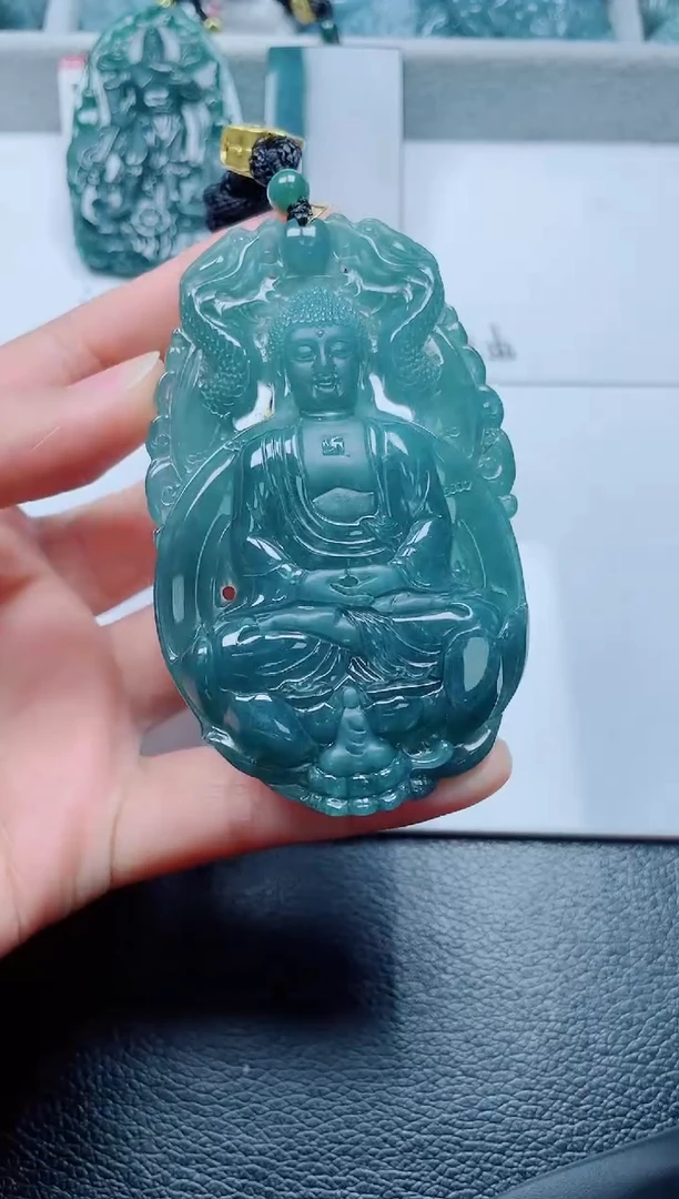 颈饰未镶嵌翡翠