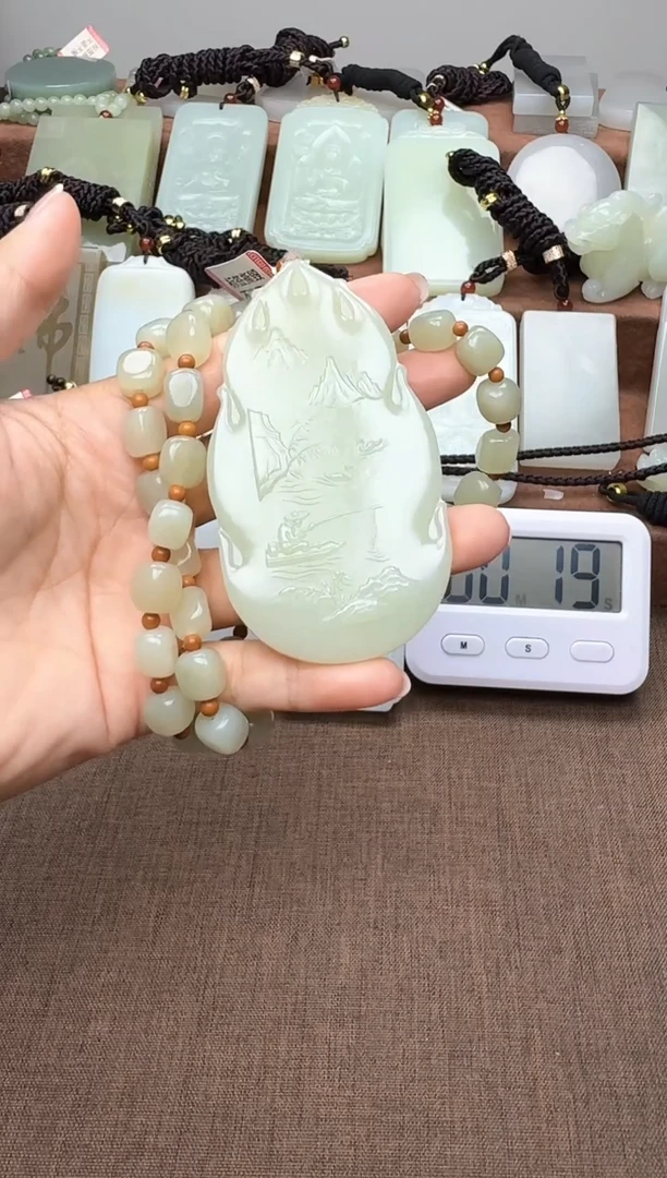 颈饰未镶嵌和田玉1