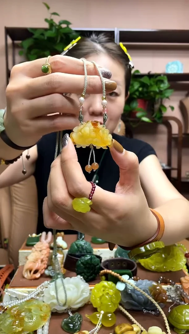 未镶嵌岫玉吊坠1
