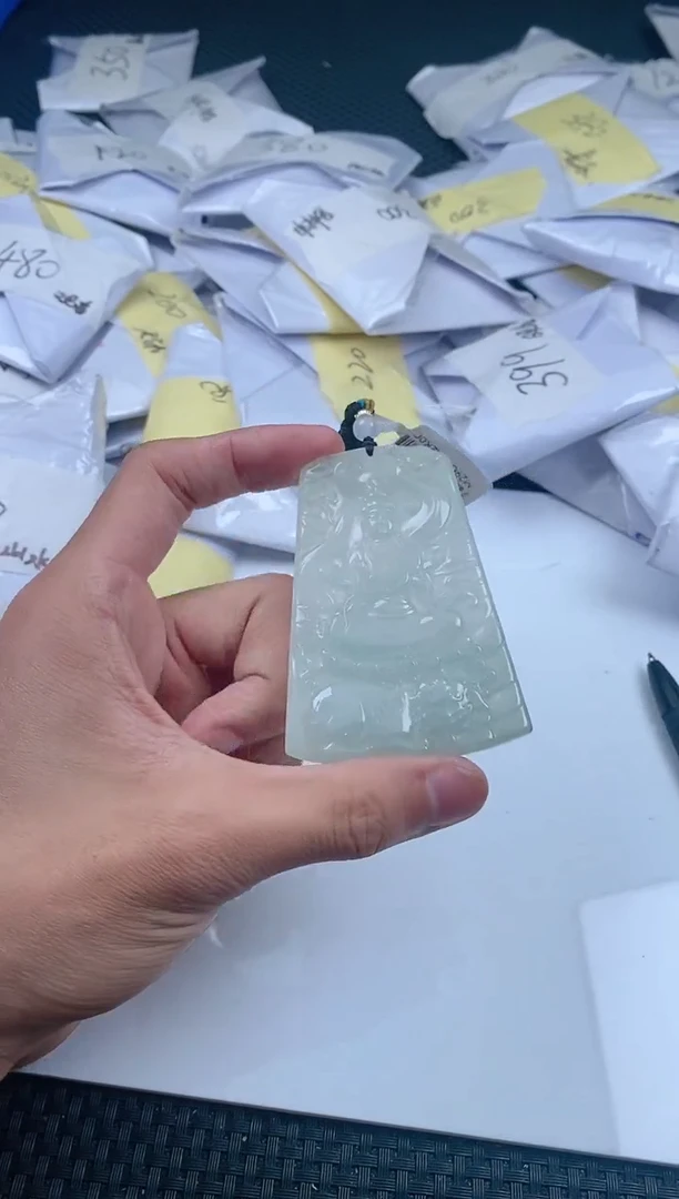 翡翠未镶嵌颈饰