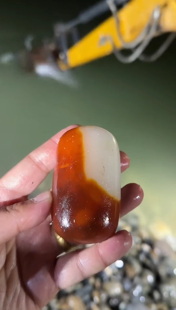 颈饰未镶嵌和田玉（糖玉）1