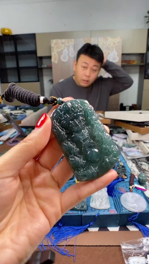 颈饰未镶嵌翡翠 多样性发其一