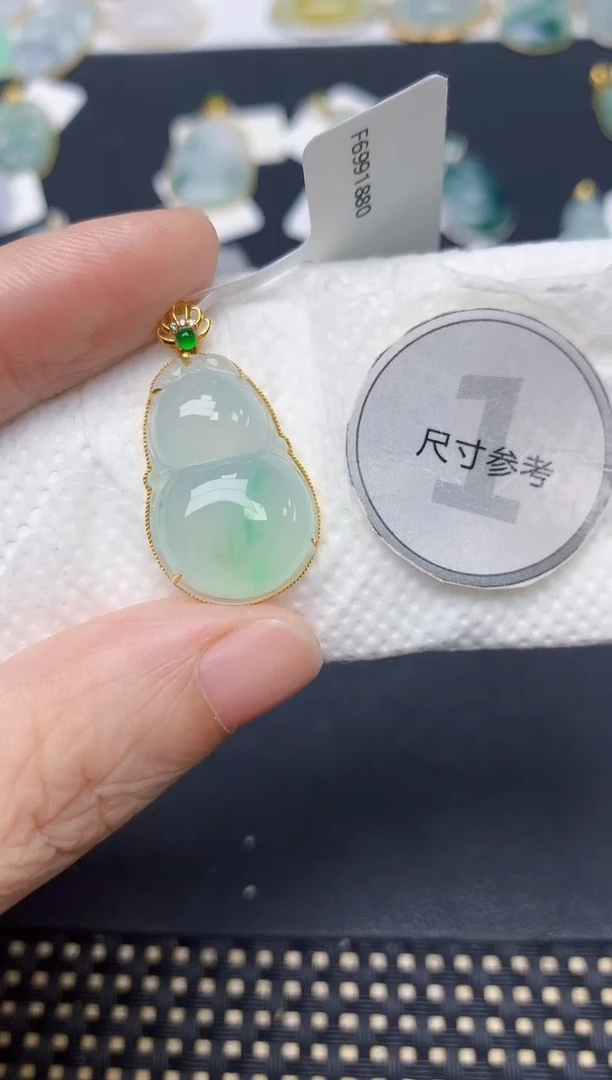 颈饰18K金镶嵌翡翠天然缅甸A货翡翠