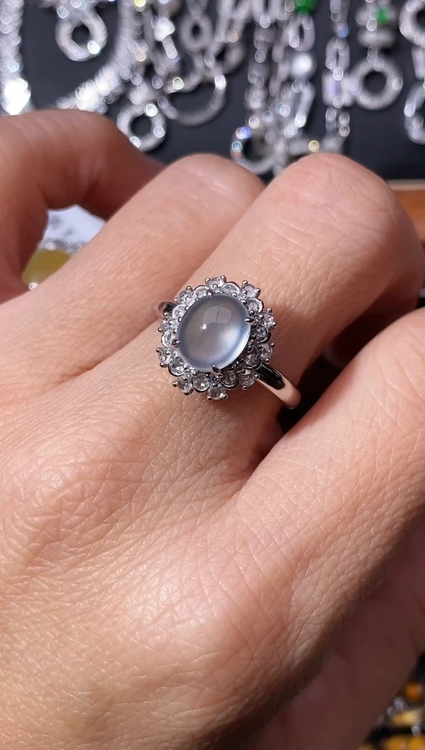 18K金镶嵌戒指翡翠戒指