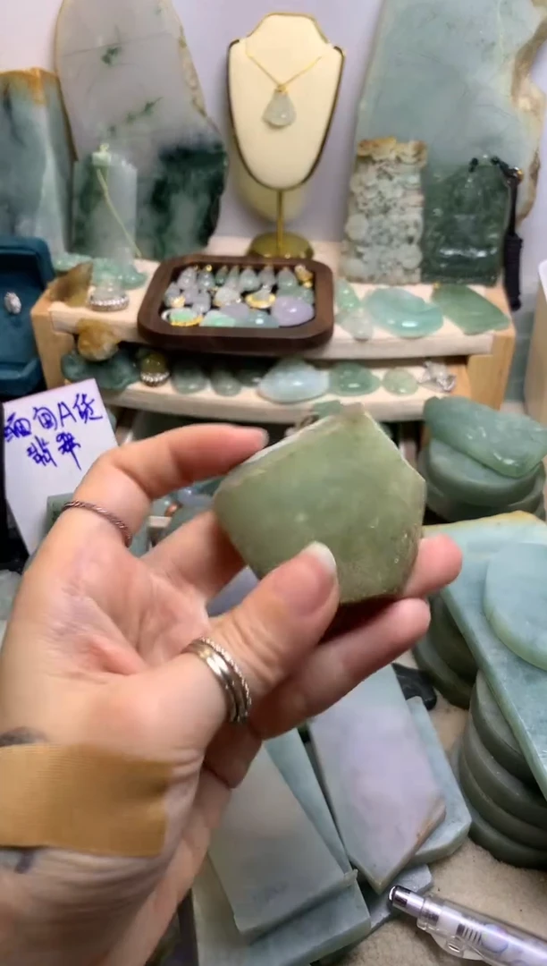 【闪购商品】翡翠挂件未镶嵌缅甸A货翡翠，没有运费险
