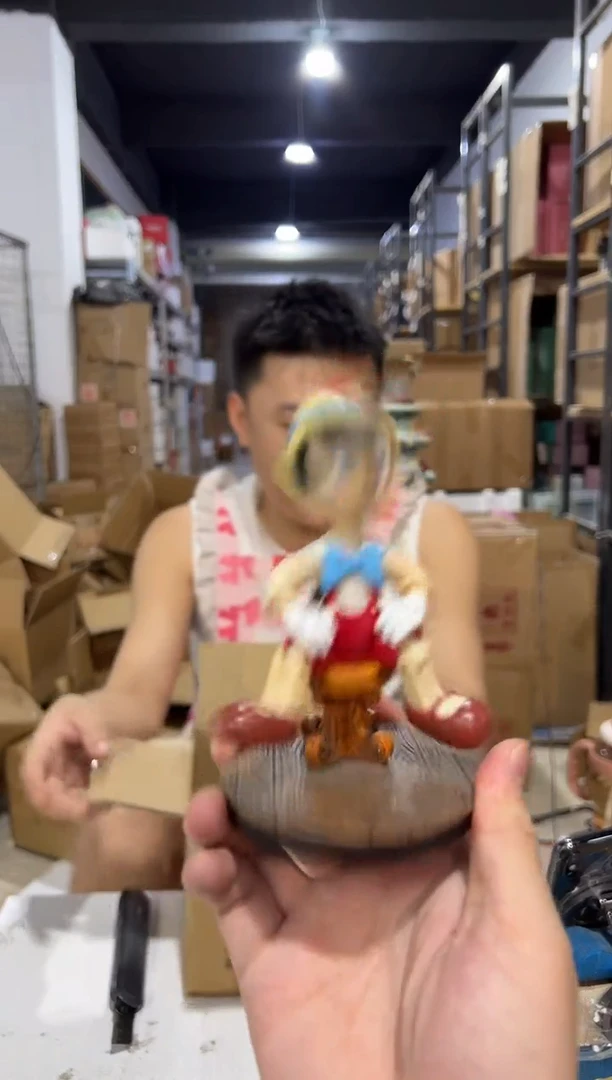 瓷片摇头匹诺曹摆件