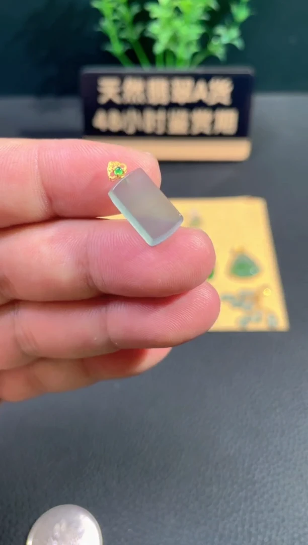 颈饰18K金镶嵌翡翠翡翠