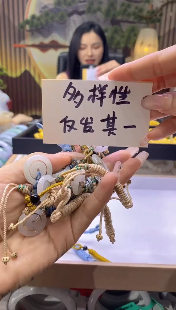 翡翠未镶嵌颈饰多样性仅发其一8071