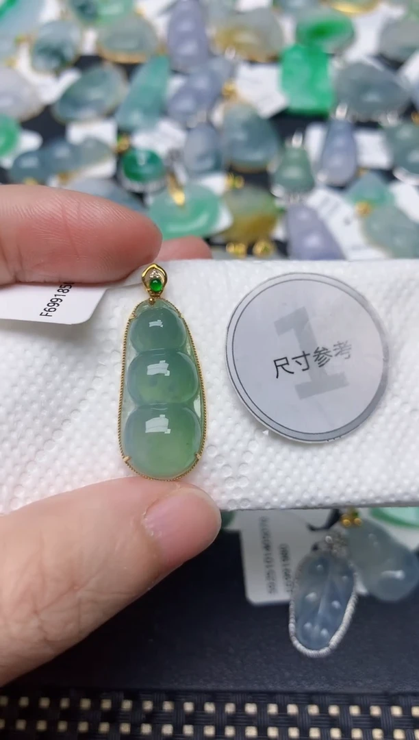 颈饰18K金镶嵌翡翠天然缅甸A货翡翠