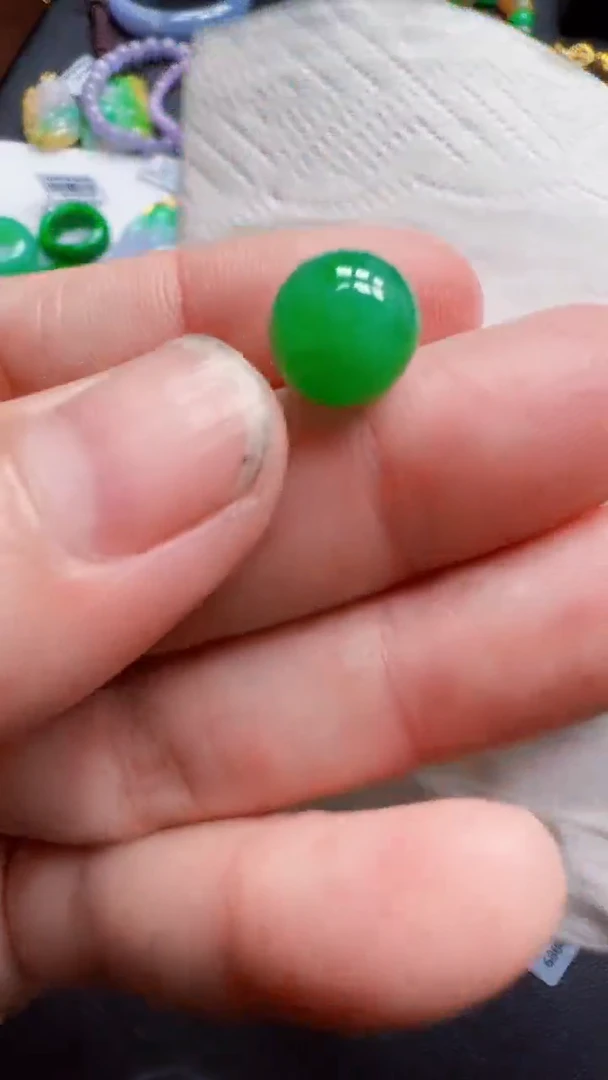 颈饰未镶嵌翡翠珠子