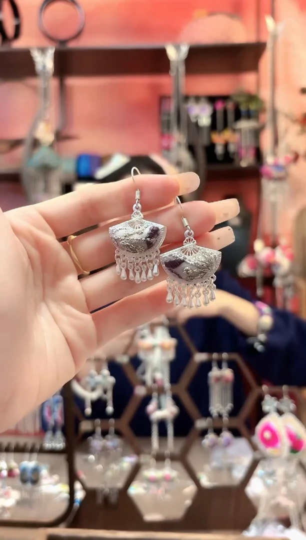 织绣云织谣民族风精美饰品 684