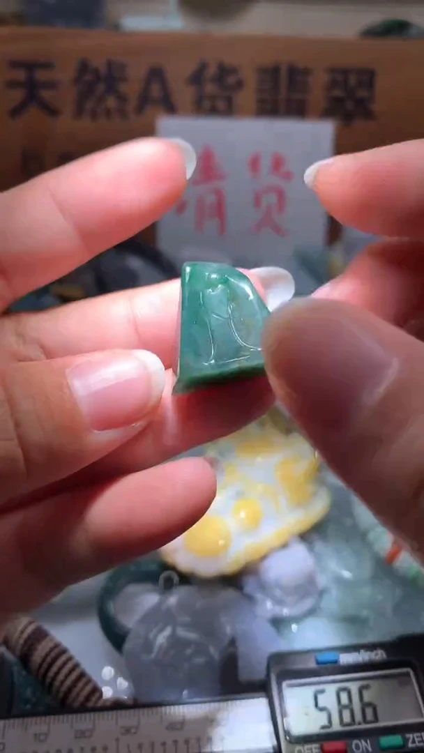 【闪购商品】翡翠颈饰未镶嵌保真天然A货翡翠