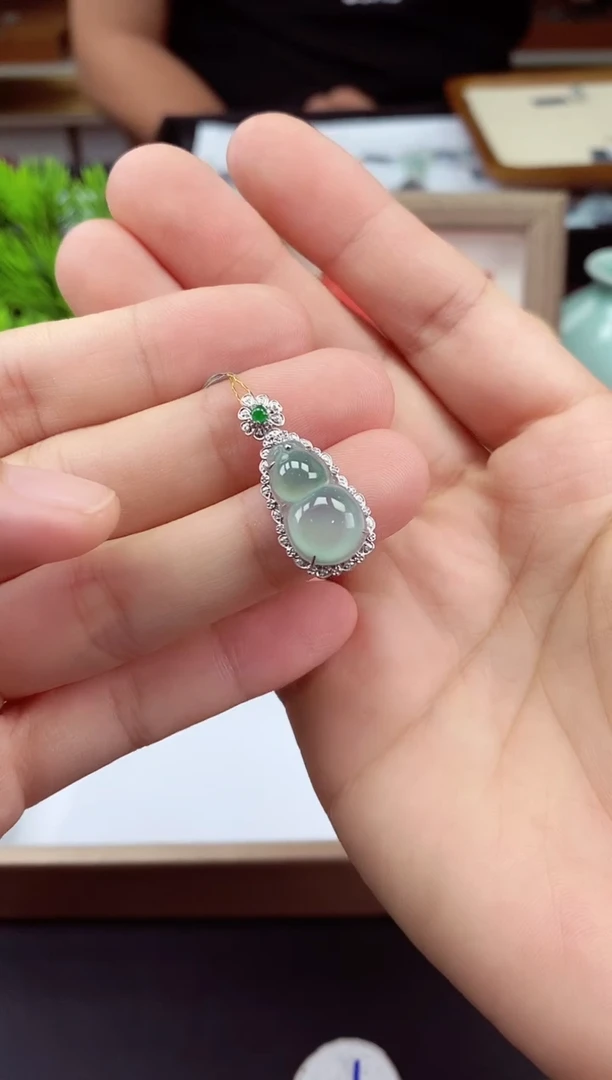 吊坠(不含链)18K金镶嵌翡翠葫芦多样性发其一@@CMT