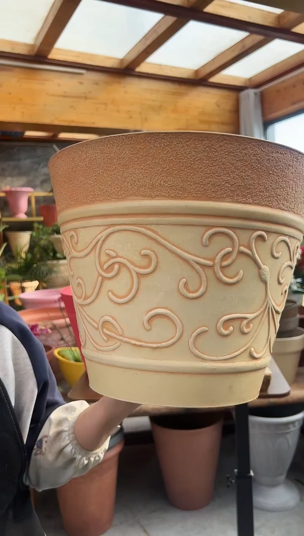 33*26/象牙色手工浮雕强体花盆/12E33