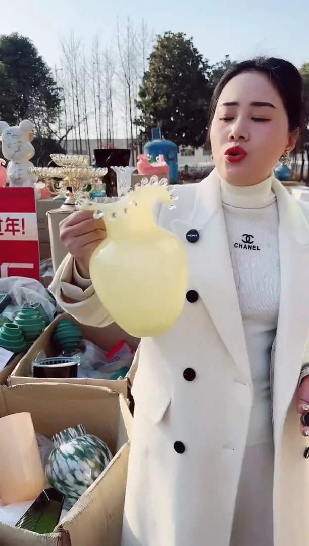 【闪购商品】玻璃安琪微瑕花瓶--8OUBA