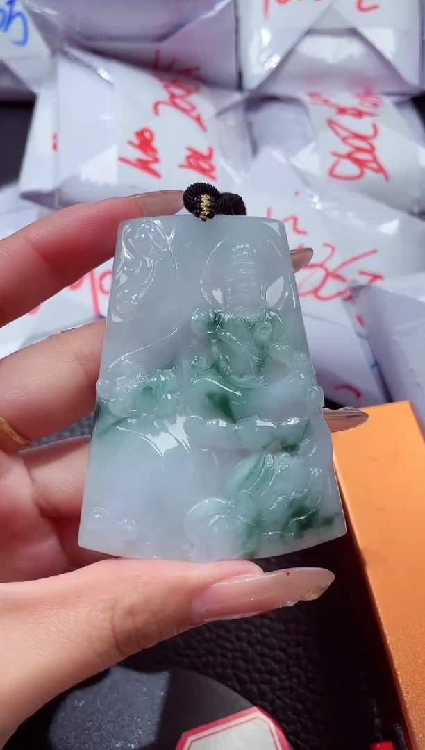 颈饰未镶嵌翡翠20260104