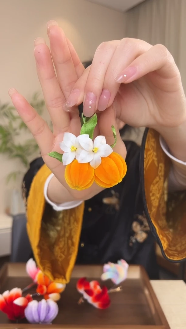 刺绣橘子胖绒款边夹