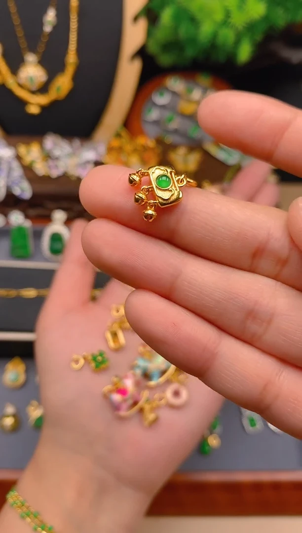 【闪购商品】翡翠吊坠(不含链)银S925镶嵌如意锁