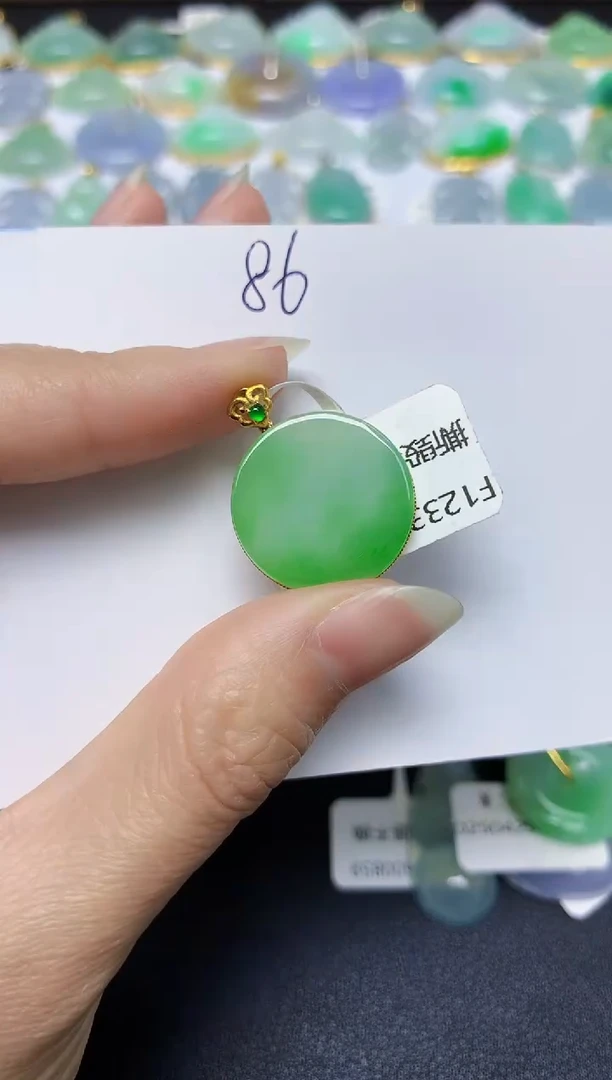 翡翠18K金镶嵌颈饰 天然翡翠A货