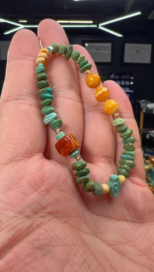 裸石琥珀18K金镶嵌绿松百香籽手链-s37